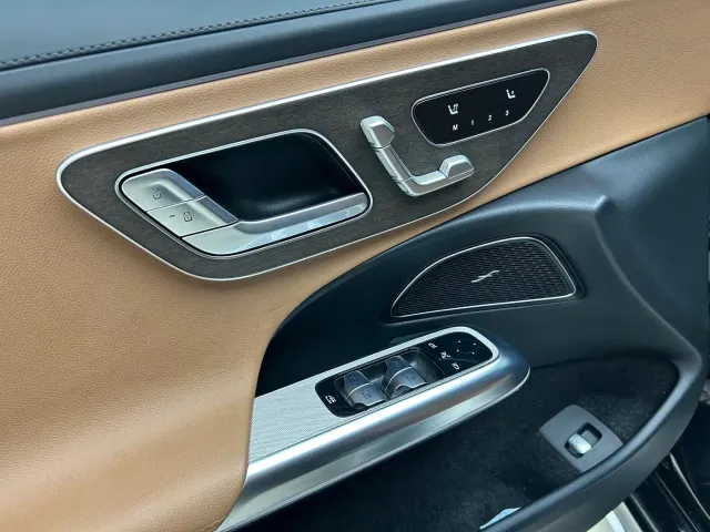 Mercedes-Benz E-Class — Фото автомобиля 11