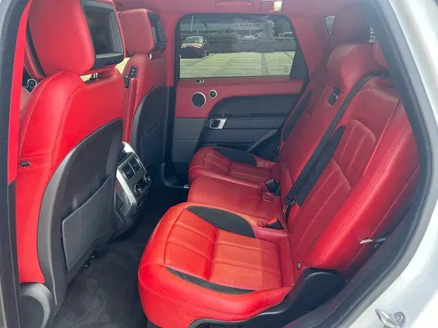 Land Rover Range Rover Sport — Фото автомобиля 8