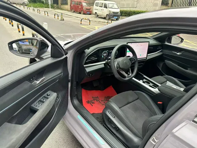 Volkswagen Passat — Фото автомобиля 4
