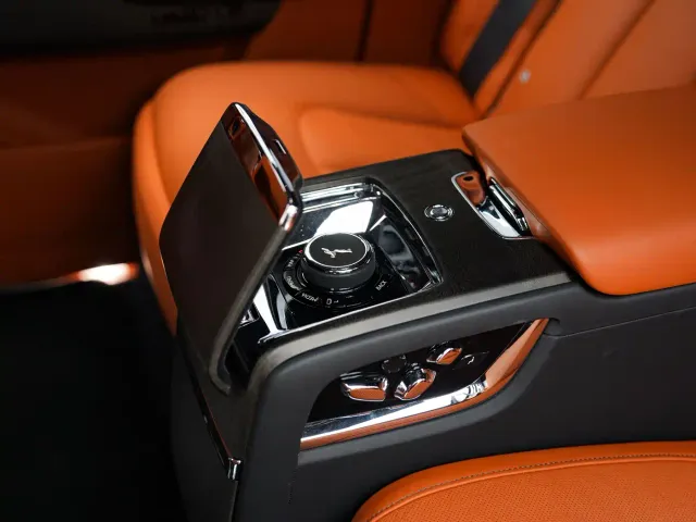 Rolls-Royce Cullinan — Фото автомобиля 17