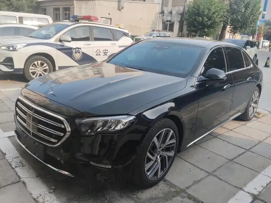 Фотография автомобиля — Mercedes-Benz E-Class