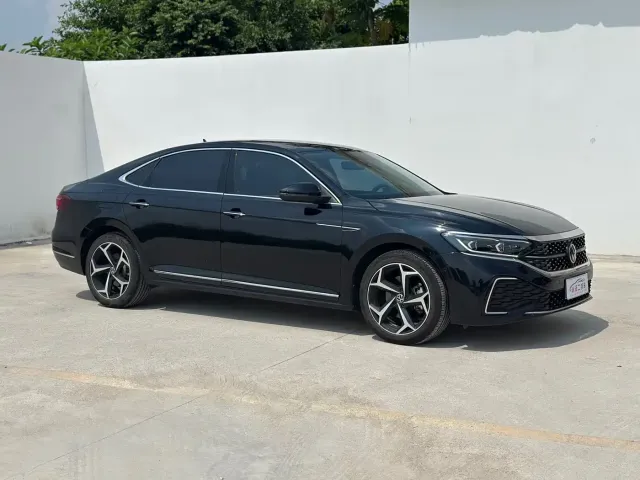Volkswagen Passat — Фото автомобиля 3