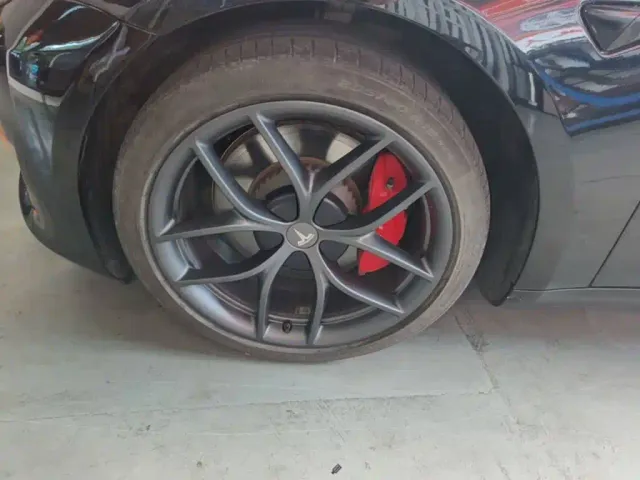 Tesla Model 3 — Фото автомобиля 22