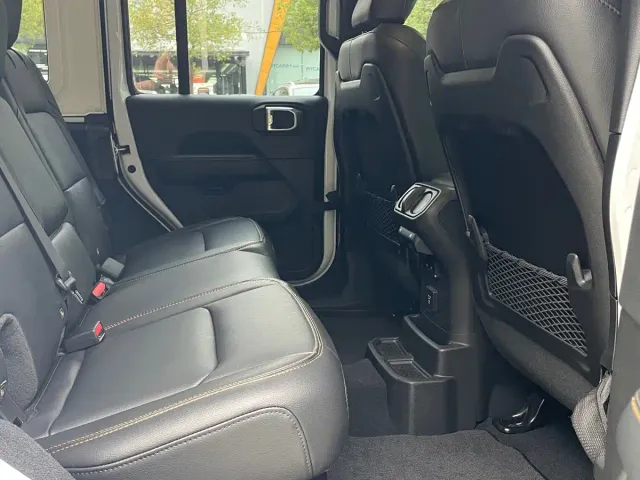 Jeep Wrangler — Фото автомобиля 14