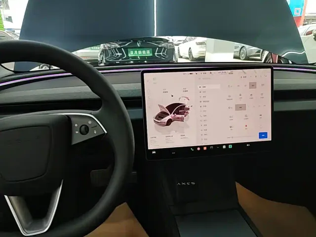 Tesla Model 3 — Фото автомобиля 13