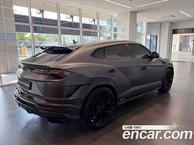 Lamborghini Urus — Фото автомобиля 2