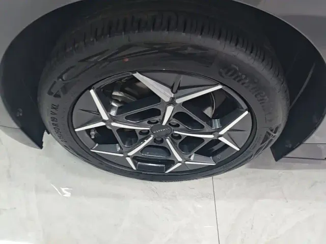 Lynk & Co Z20 — Фото автомобиля 22