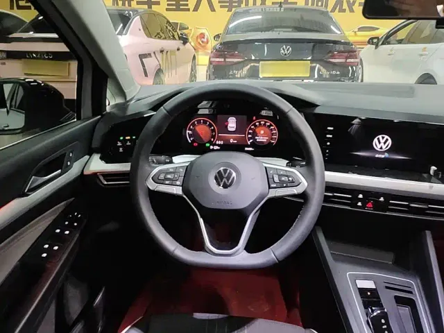 Volkswagen Golf — Фото автомобиля 10