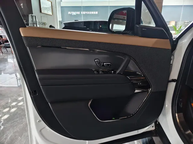 Land Rover Range Rover Sport — Фото автомобиля 7