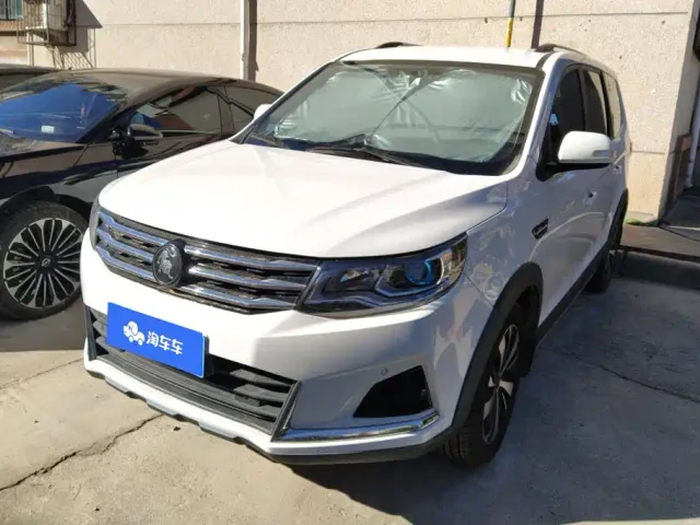 Фотография автомобиля — Forthing Fengxing SX6