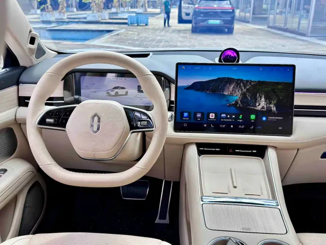 AITO Wenjie AITO M5 2025 Extended Range Ultra AWD — Фото автомобиля 12