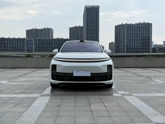 Li Auto L7 — Фото автомобиля 2