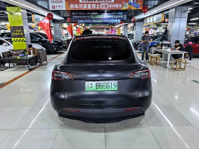 Tesla Model Y — Фото автомобиля 9