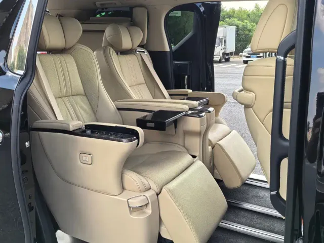 Toyota Alphard — Фото автомобиля 9