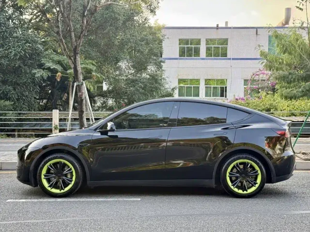 Tesla Model Y — Фото автомобиля 9