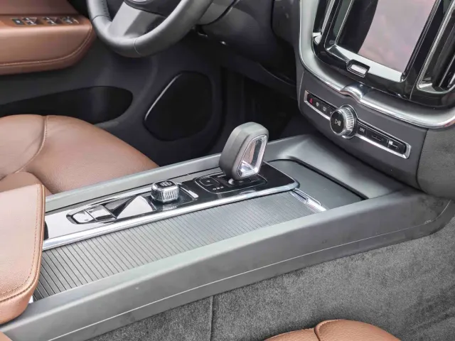 Volvo XC60 — Фото автомобиля 13