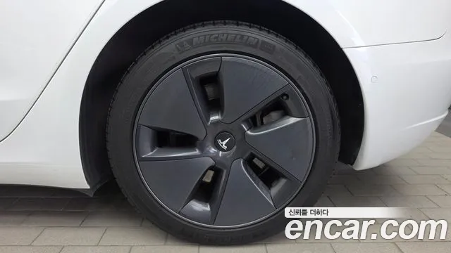 Tesla Model 3 — Фото автомобиля 8