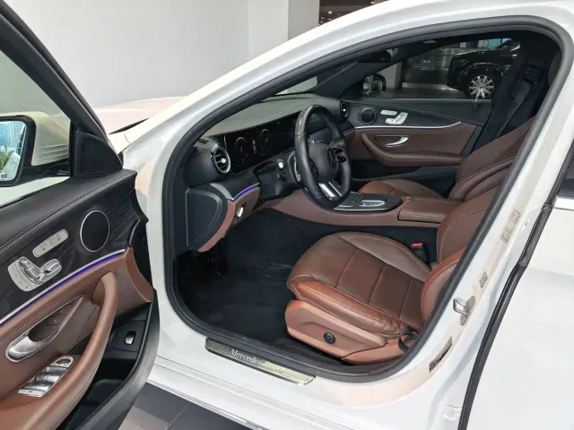 Mercedes-Benz E-Class — Фото автомобиля 8