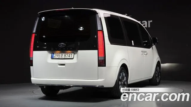 Hyundai Staria Staria Lounge 9 мест — Фото автомобиля 2