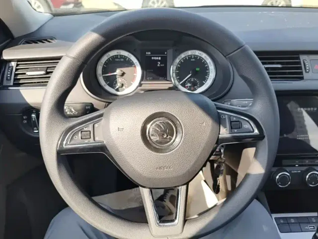 Skoda Octavia — Фото автомобиля 10