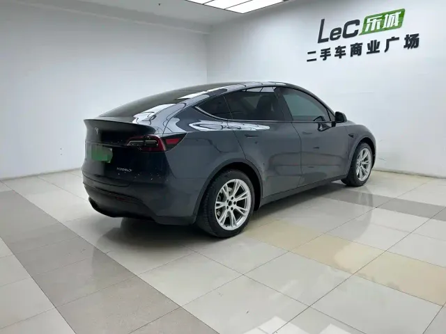 Tesla Model Y — Фото автомобиля 4