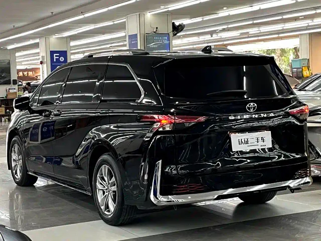 Toyota Sienna — Фото автомобиля 20