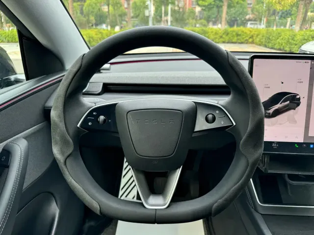 Tesla Model Y — Фото автомобиля 8