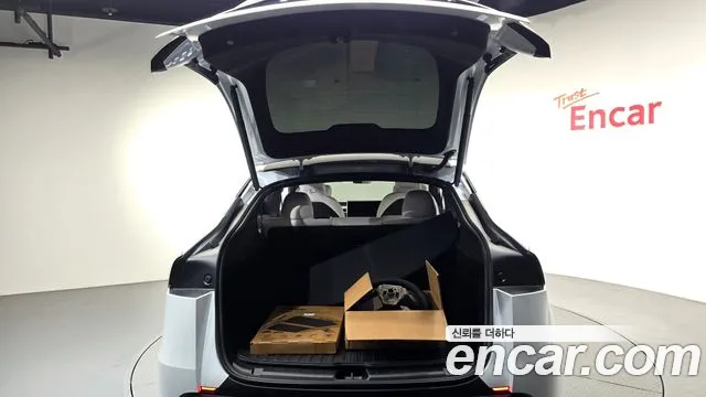Tesla Model Y — Фото автомобиля 23