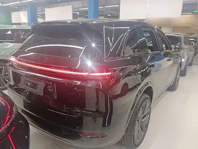 Li Auto L7 — Фото автомобиля 6