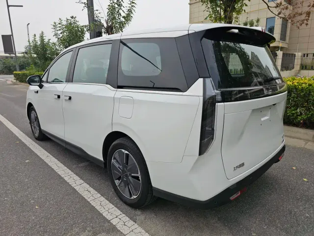 Maxus Dajia 7 — Фото автомобиля 4