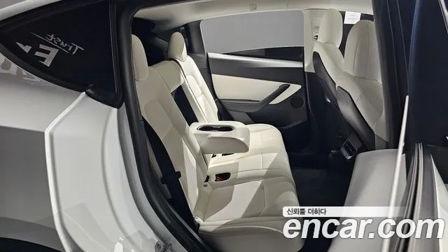 Tesla Model Y — Фото автомобиля 20