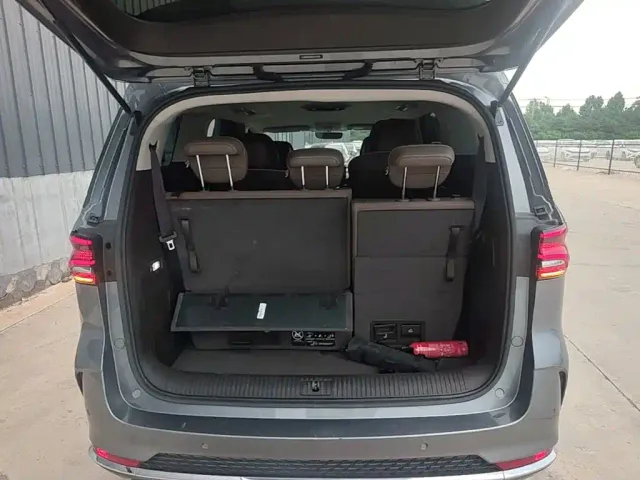 Roewe iMAX8 — Фото автомобиля 18