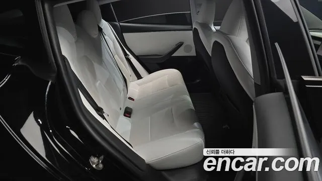 Tesla Model 3 — Фото автомобиля 11
