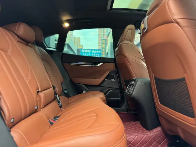 Maserati Levante — Фото автомобиля 19