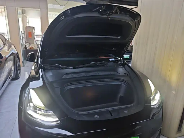 Tesla Model Y — Фото автомобиля 19