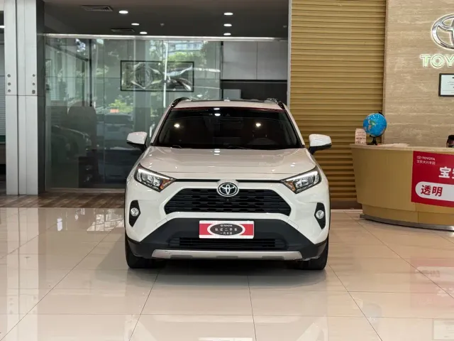 Toyota RAV4 — Фото автомобиля 3