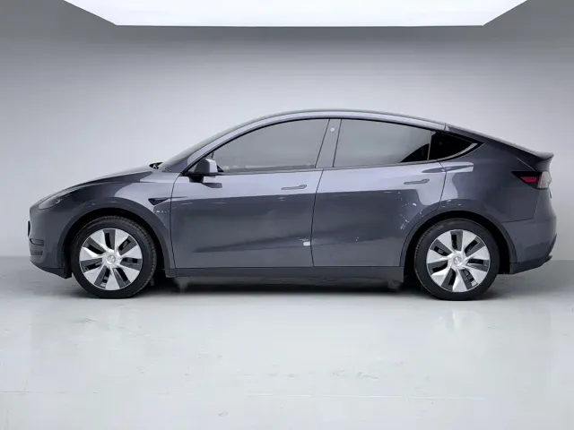 Tesla Model Y — Фото автомобиля 14