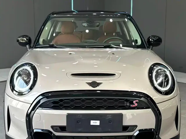 MINI Hatch — Фото автомобиля 2