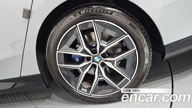 BMW 5-Series — Фото автомобиля 21