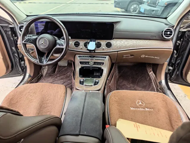 Mercedes-Benz E-Class — Фото автомобиля 6