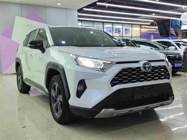 Toyota RAV4 — Фото автомобиля 3