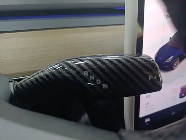 Tesla Model 3 — Фото автомобиля 13