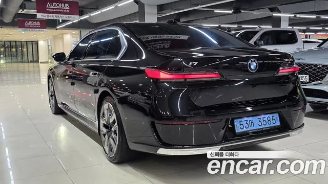 BMW i7 — Фото автомобиля 4