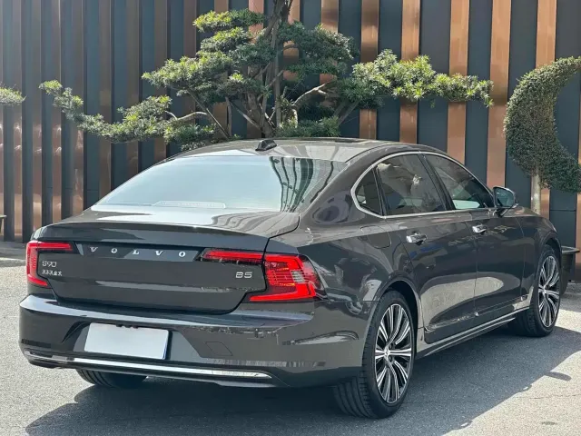 Volvo Volvo S90 2023 B5 Intelligent Vision Luxury Edition — Фото автомобиля 9