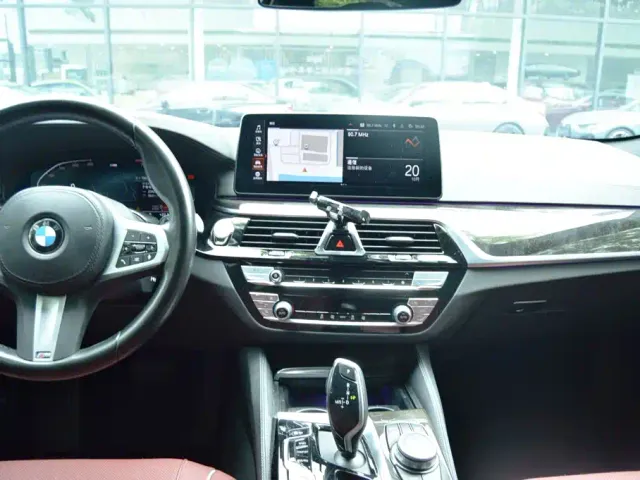 BMW 5 Series — Фото автомобиля 8