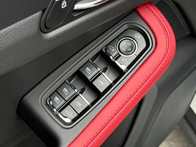 Porsche Macan — Фото автомобиля 14