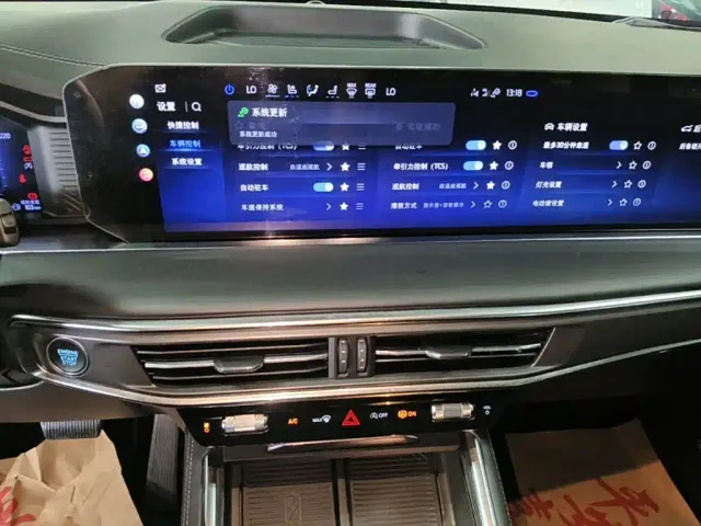 Ford Explorer — Фото автомобиля 12
