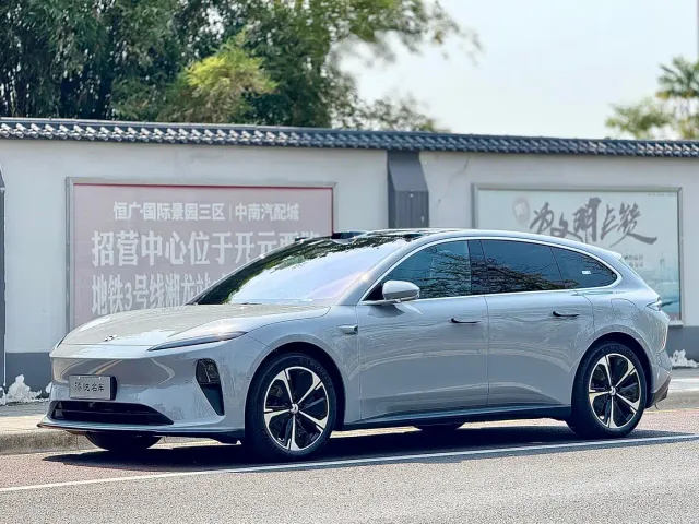 Nio ET5 Touring — Фото автомобиля 2