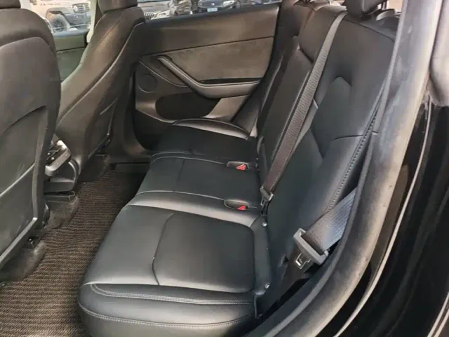 Tesla Model Y — Фото автомобиля 16