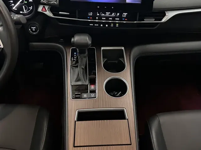 Toyota Granvia — Фото автомобиля 7